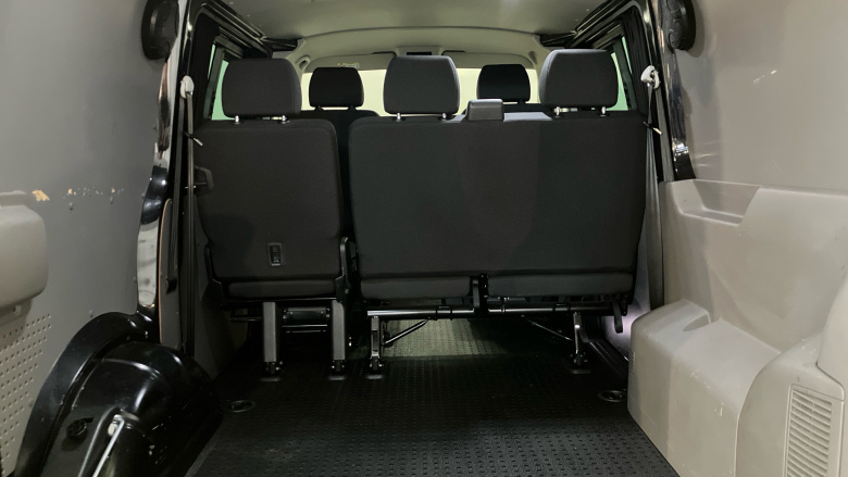 Volkswagen Transporter T32 Swb Diesel 2.0 BiTDI 204 Highline Kombi Van DSG